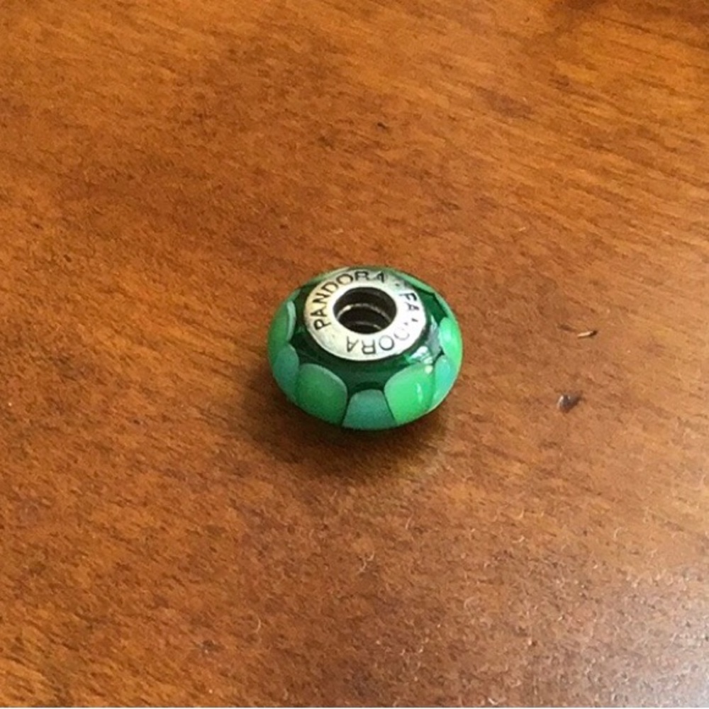 Authentic PANDORA Captivating Green Glass Murano